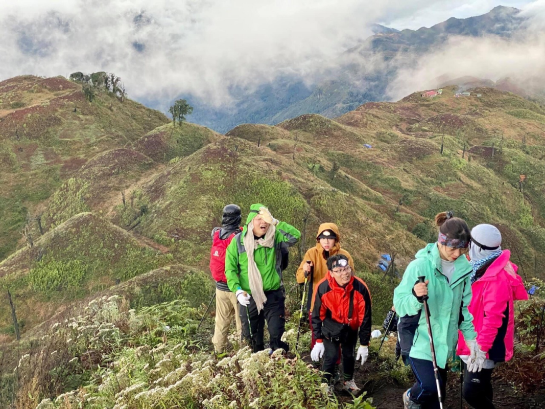 dong_phuc_trekking_xanh
